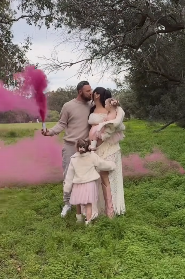 Surprise Gender Reveal Smoke Bomb Emitter